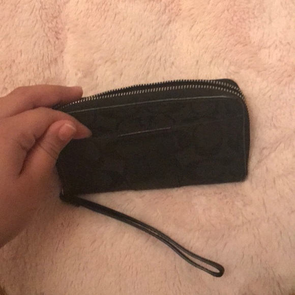 Coach wristlet - Picture 3 of 3